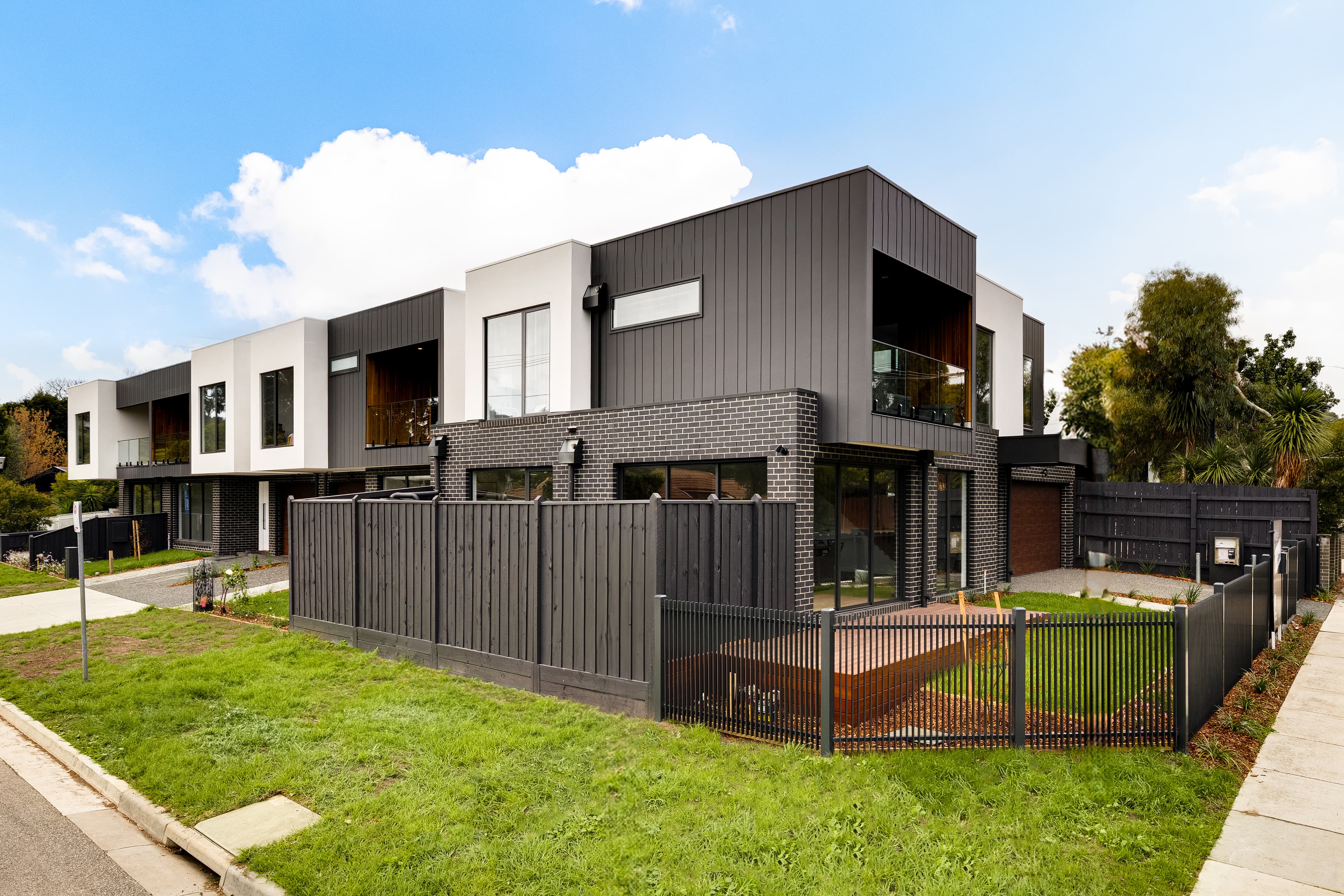 4 Luxury Townhouses thumbnail 2