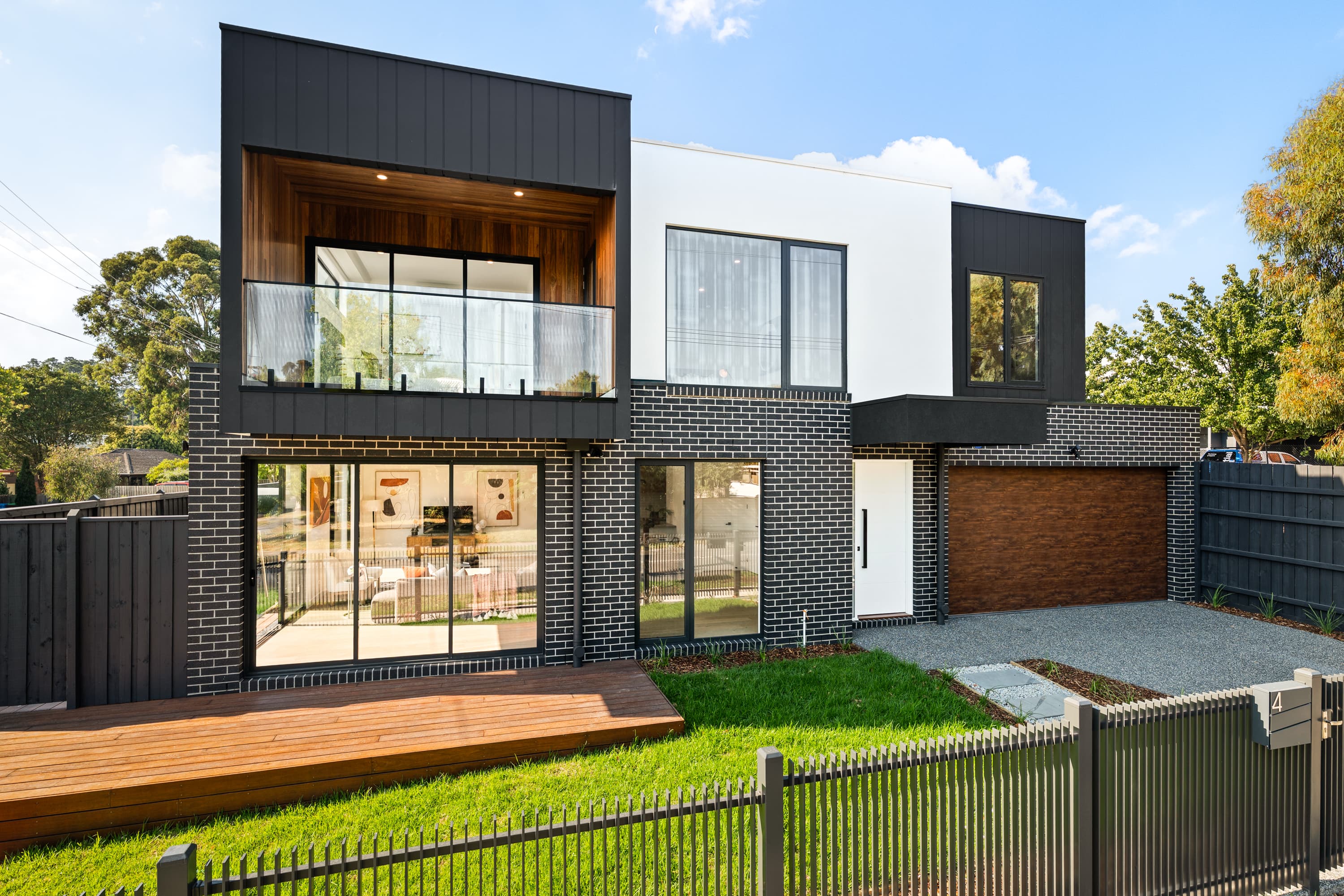 4 Luxury Townhouses - Image 1