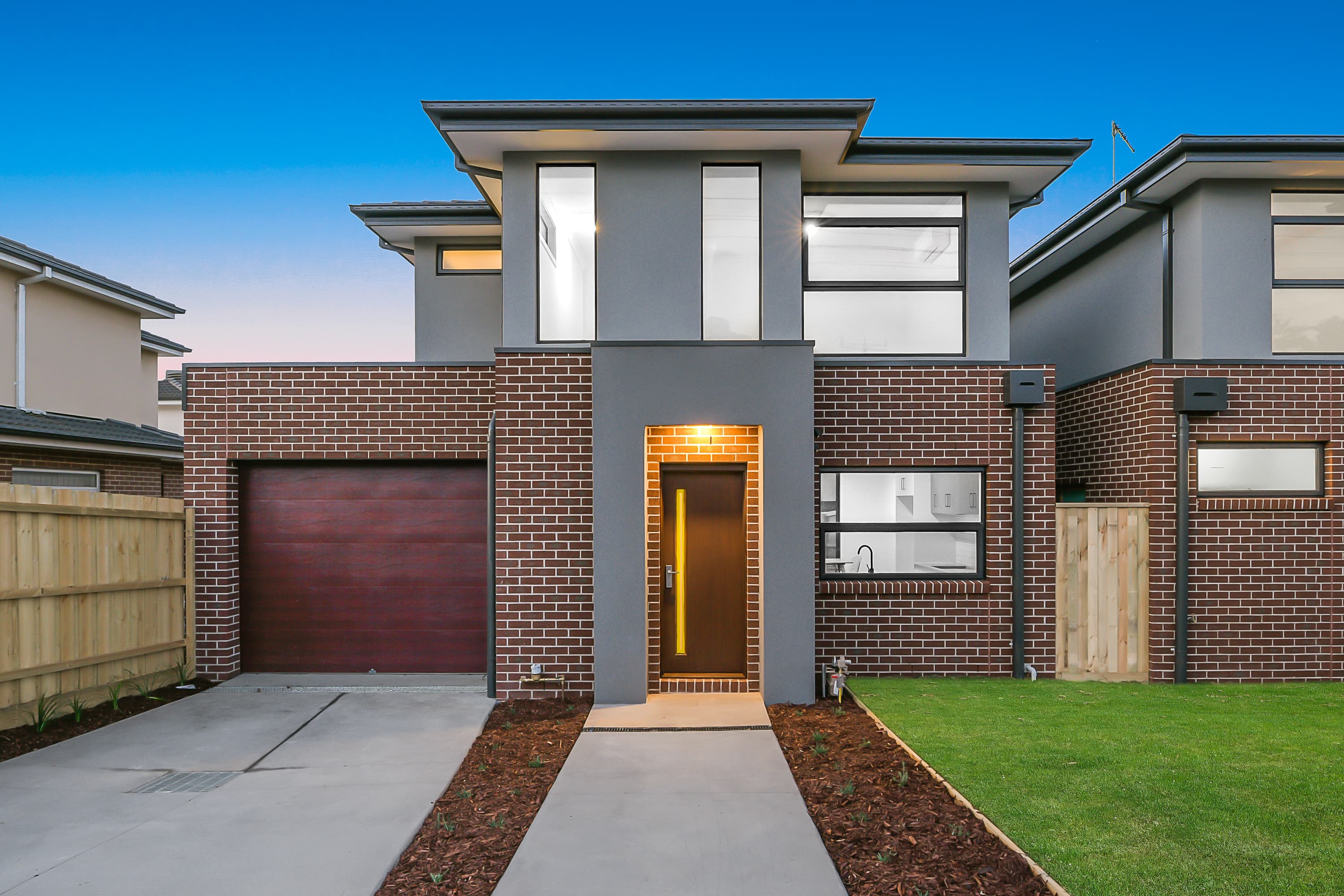 6 Townhouses - Image 1