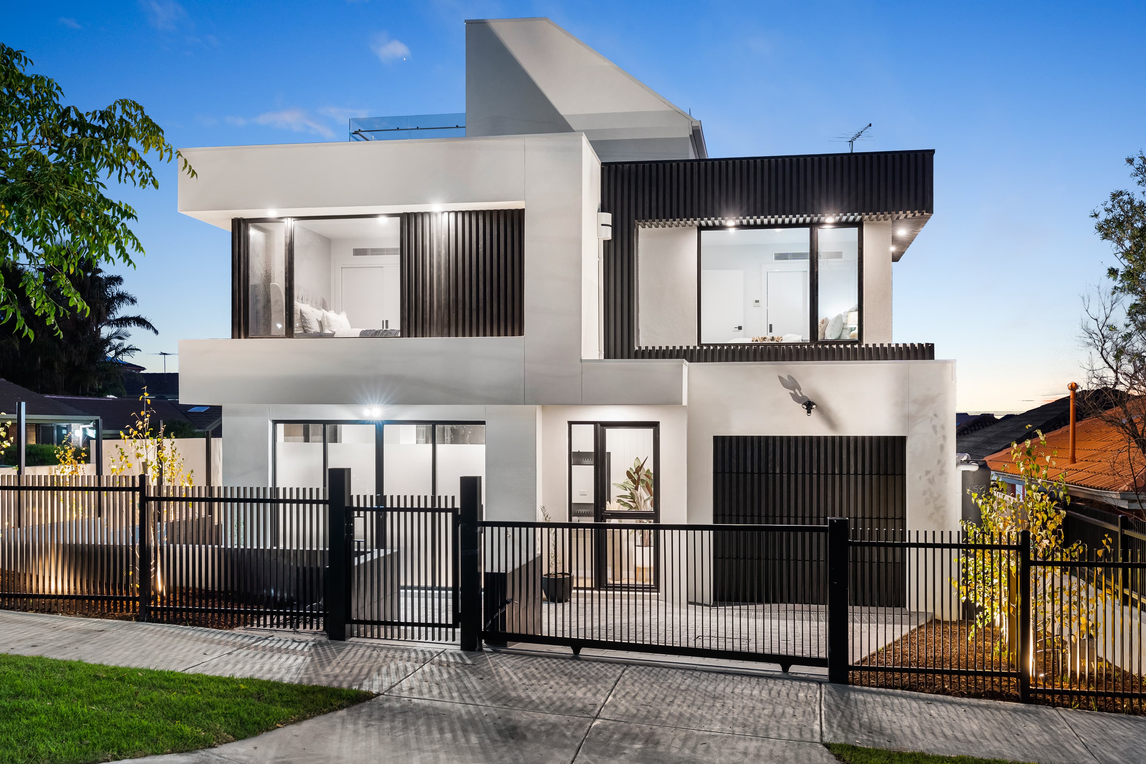 3 Luxury Townhouses - Image 1