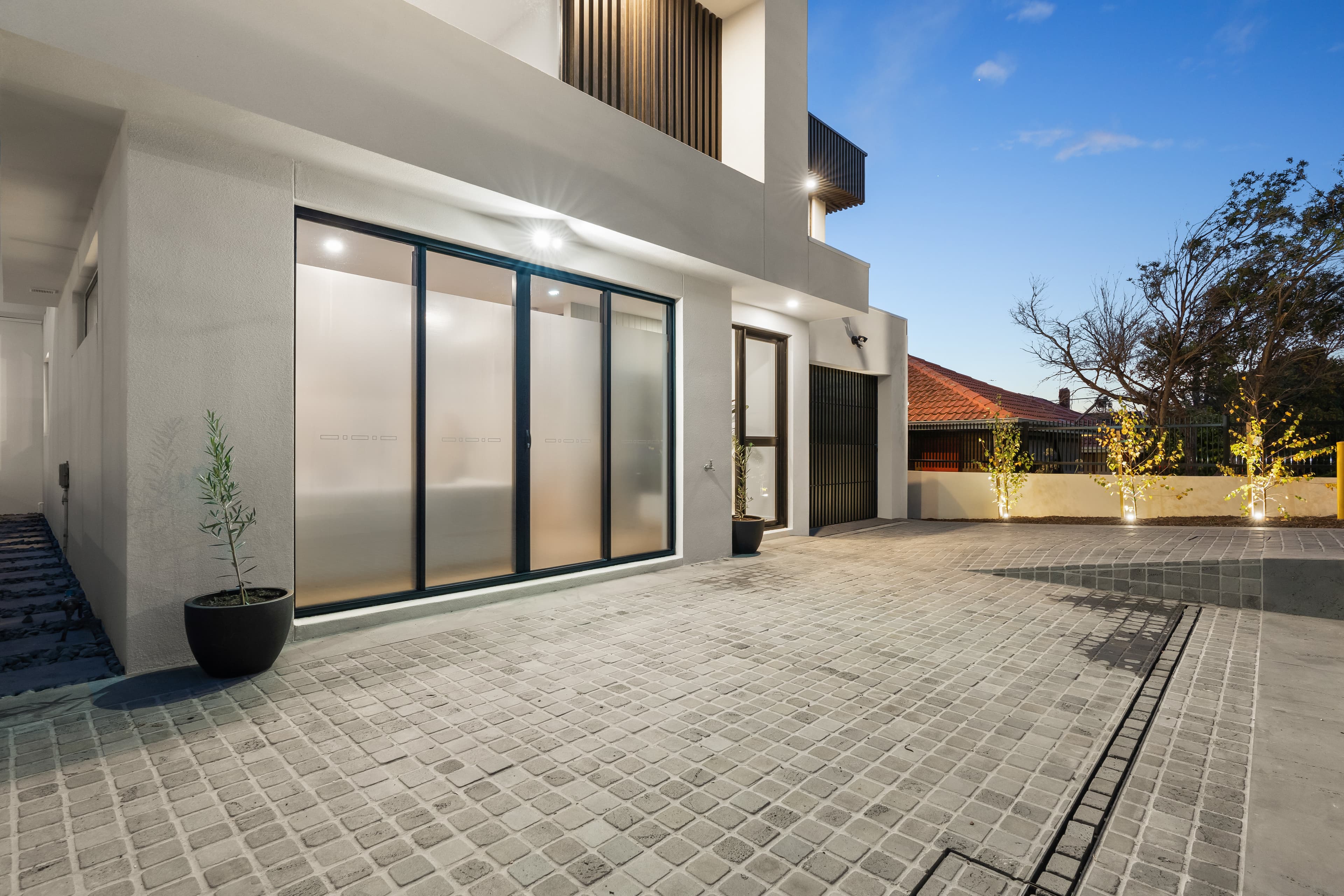 3 Luxury Townhouses thumbnail 4