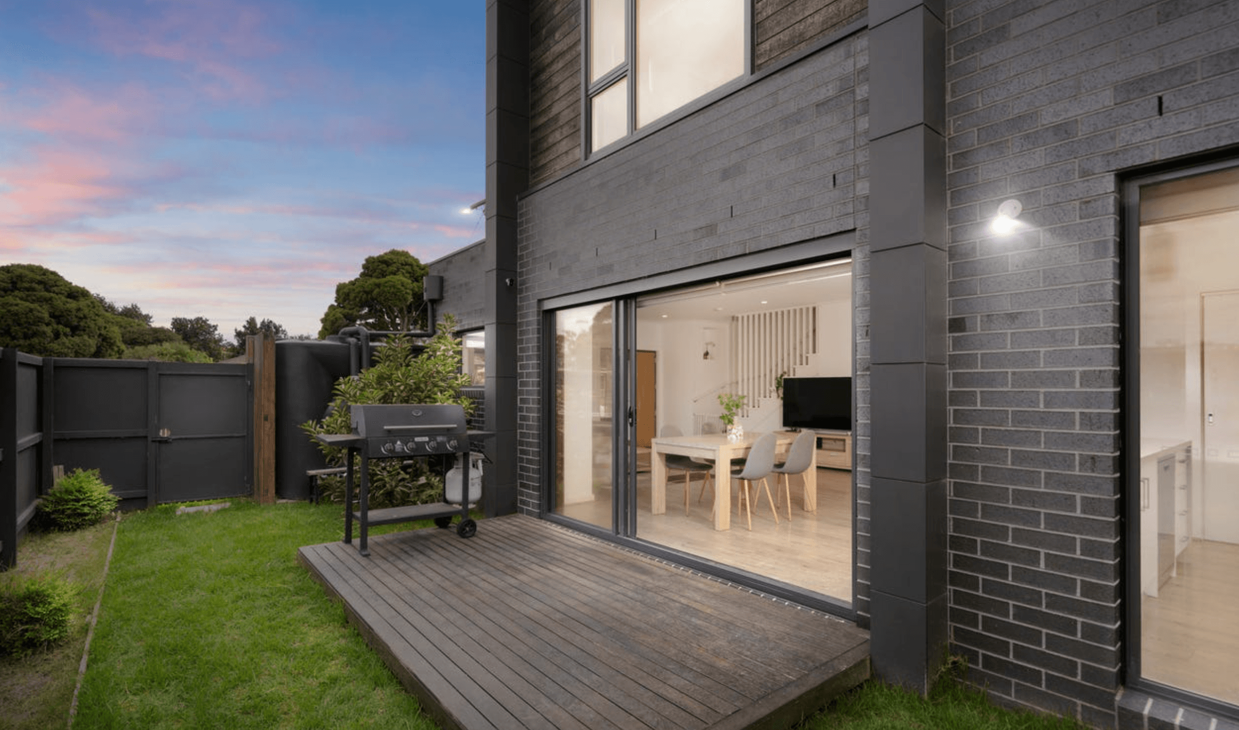 3 Luxury Townhouses thumbnail 3